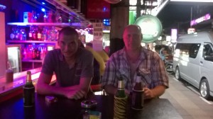 Die Jungs in der "Absacker Bar"